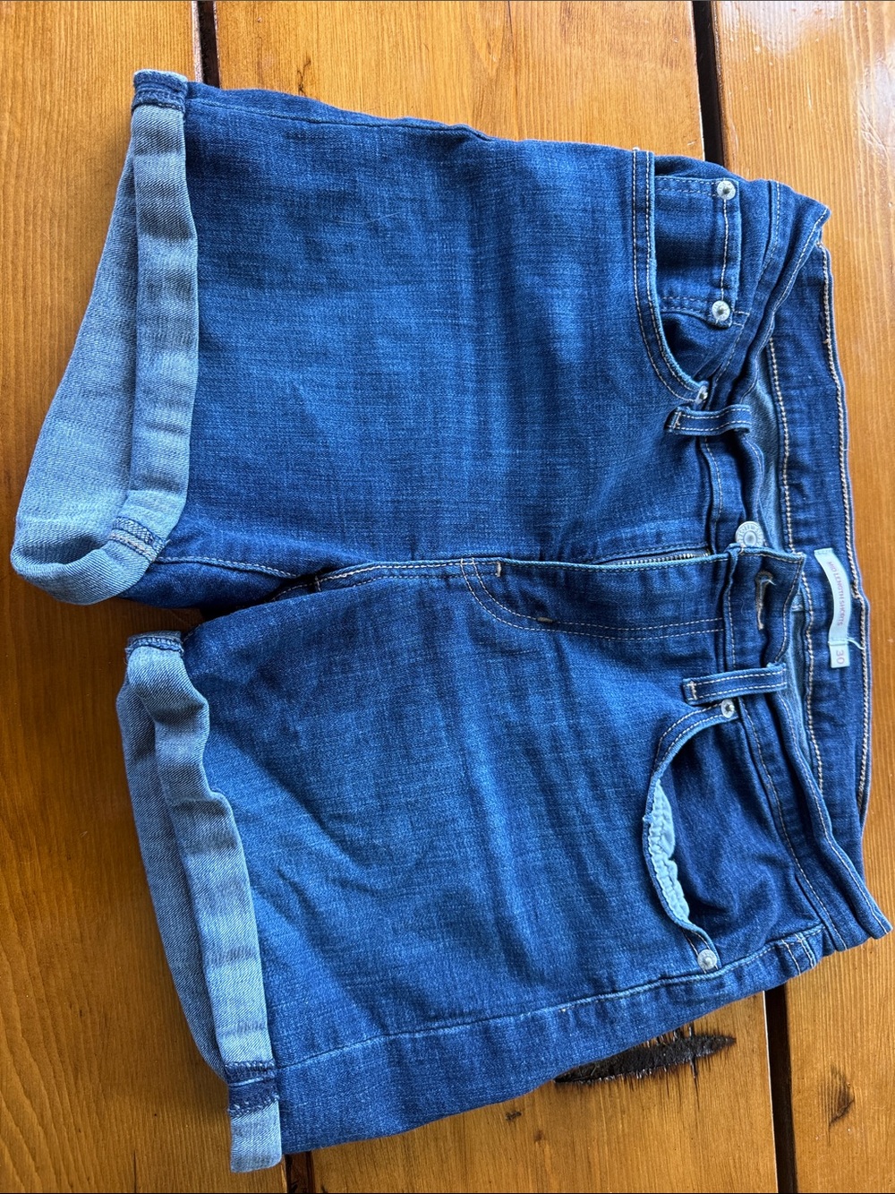Levi’s Mid Length Shorts 30